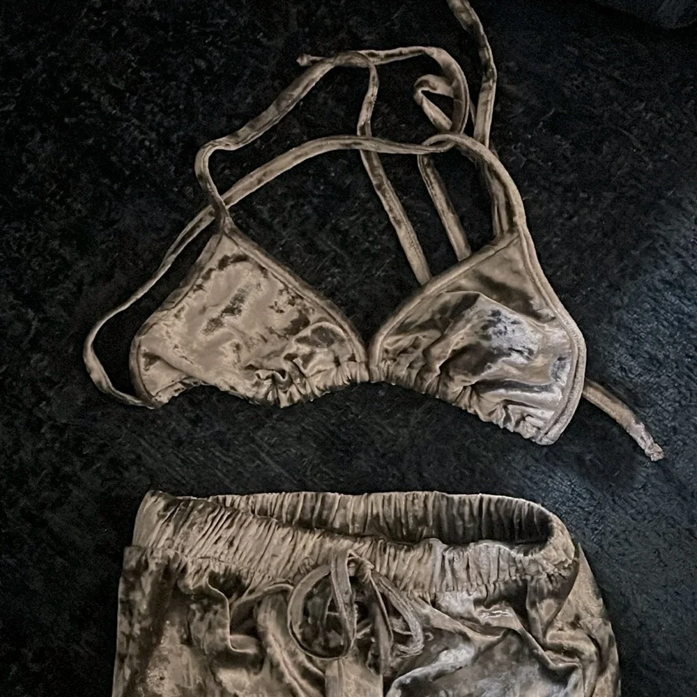 Foxblood Chrome Lounge Set - Picture 4 of 4